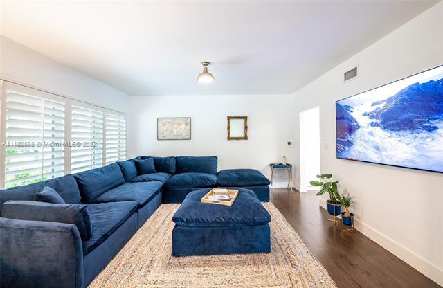 Building Photo - 3681 N Prospect Dr