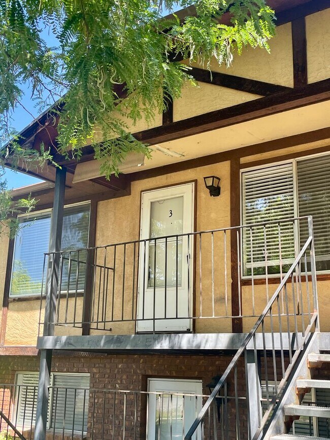 Foto del edificio - 222 N Pingree Ave