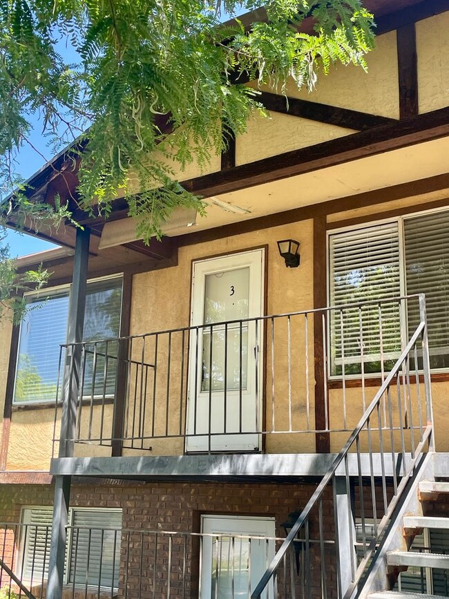 Building Photo - 222 N Pingree Ave