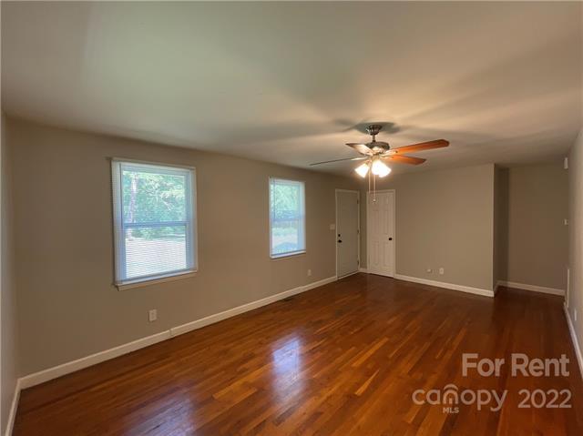 Foto del edificio - 2701 Ravencroft Dr