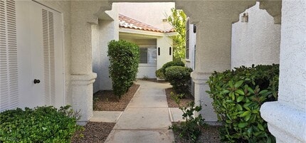 Building Photo - 5201 S Torrey Pines Dr