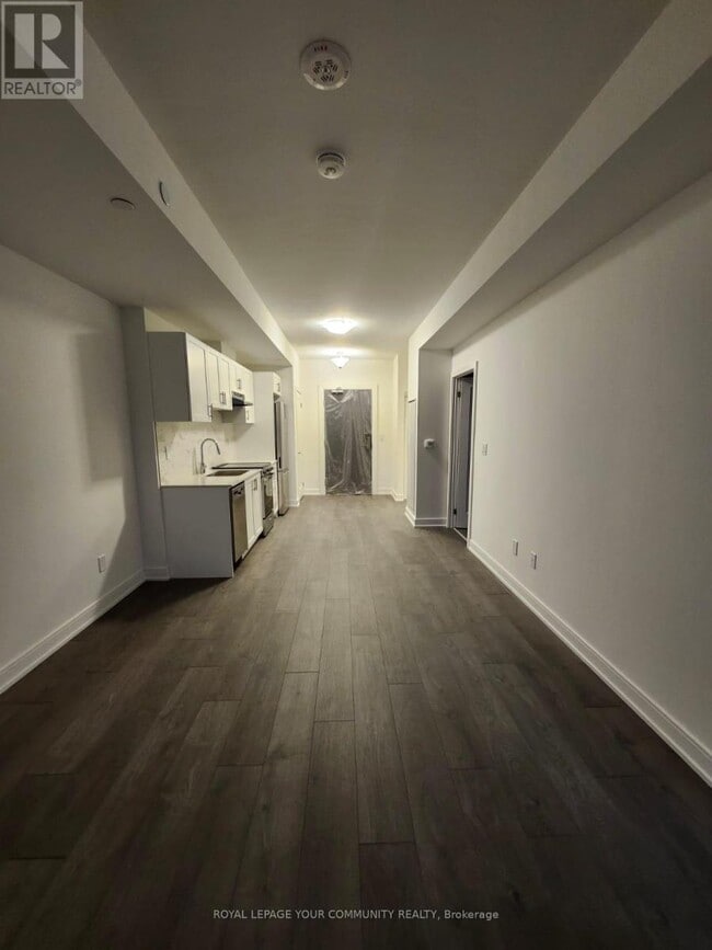 Building Photo - 693 Davis Dr