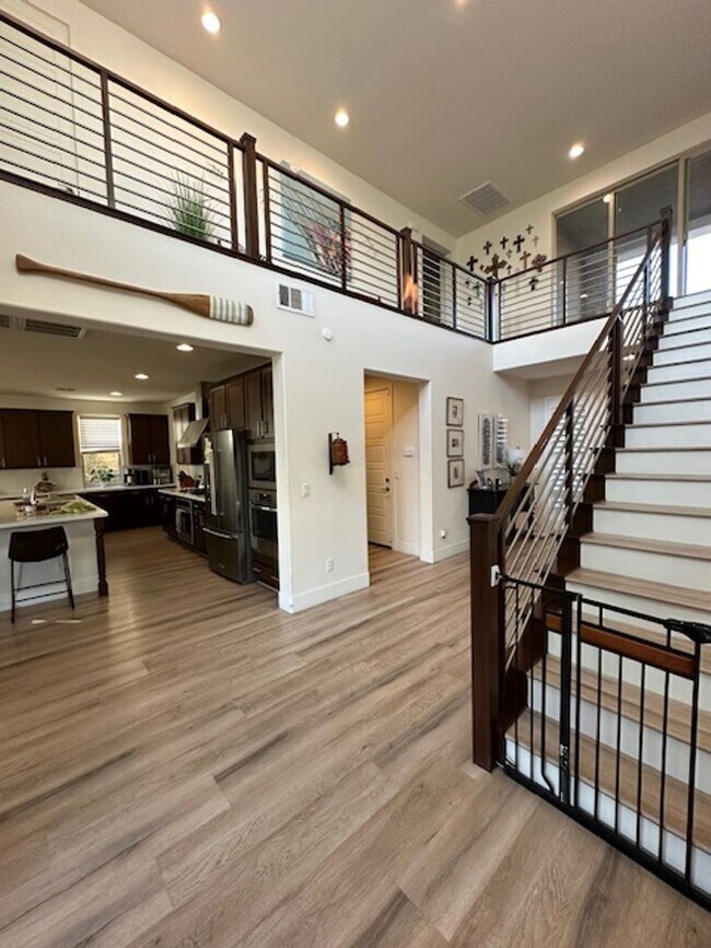 Building Photo - Skye Canyon Beauty