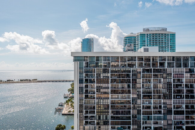 Foto del edificio - 1925 Brickell Ave