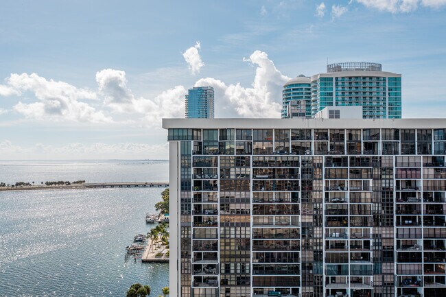 Building Photo - 1925 Brickell Ave