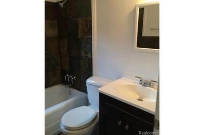 Baño renovado - 2710 Galpin Ave