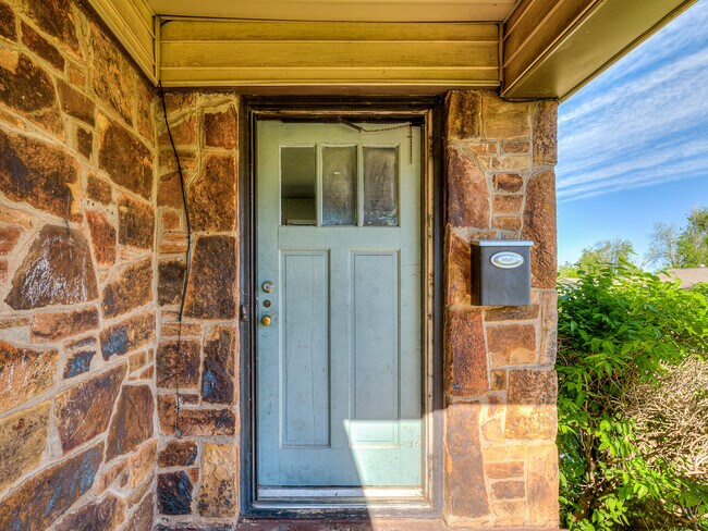 Photo - 400 W Main St House