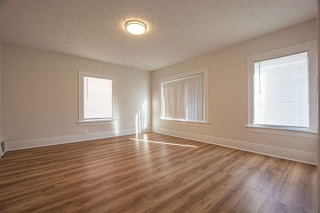 Photo - 3 Bedroom Duplex near downtown Omaha Apartment
