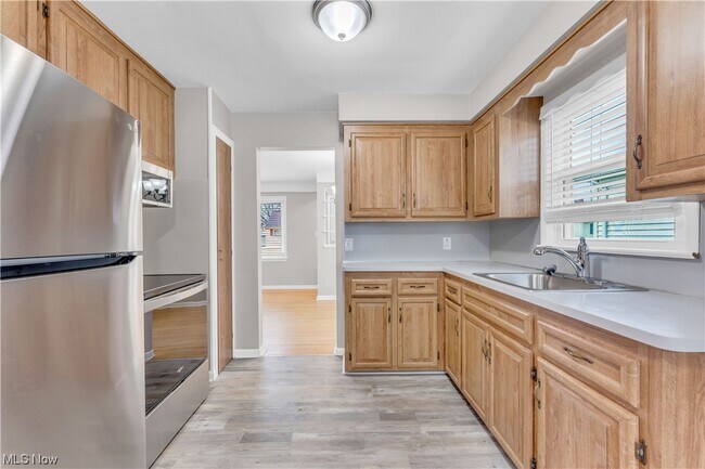 Foto del edificio - 15905 Northwood Ave