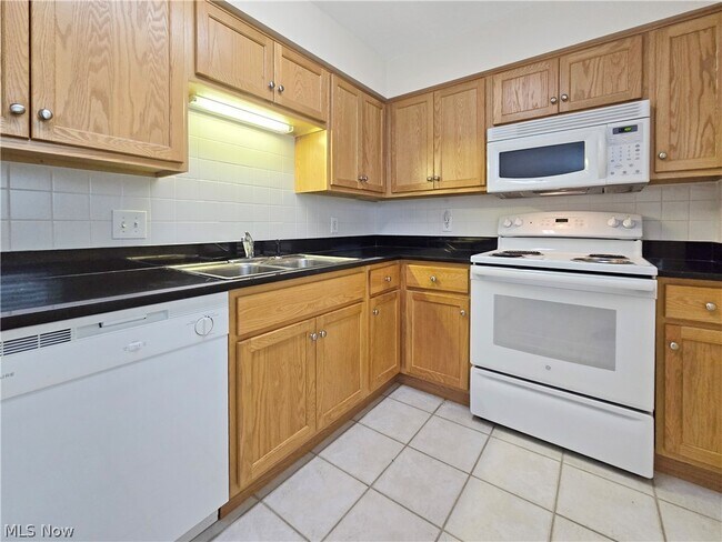 Building Photo - 1535 Hiram St