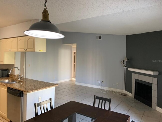 Building Photo - 2550 N Alafaya Trail