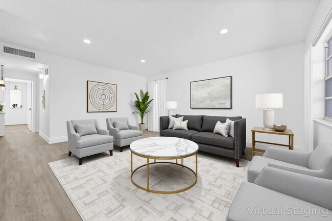 Foto del edificio - 124 Normandy Ln