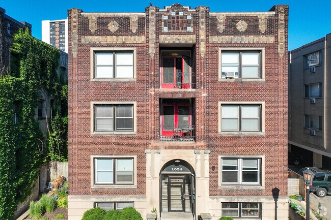Encanto exterior adornado - 1524 LaSalle Ave - City Meets Classic Charm