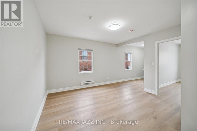 Building Photo - 251 Simcoe St S