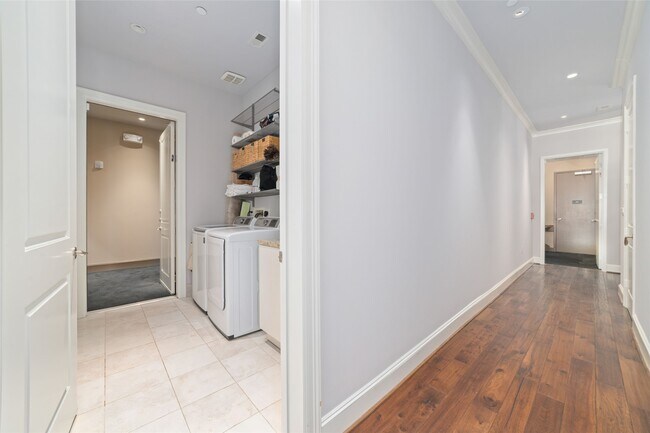 Building Photo - 2221 Welch St