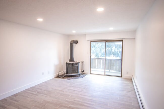 Building Photo - Dillon Valley West Condo-Beautifully Remodeled 2 Bedroom/2 Bath Unit w/Clubhouse, Pool & Hot Tub