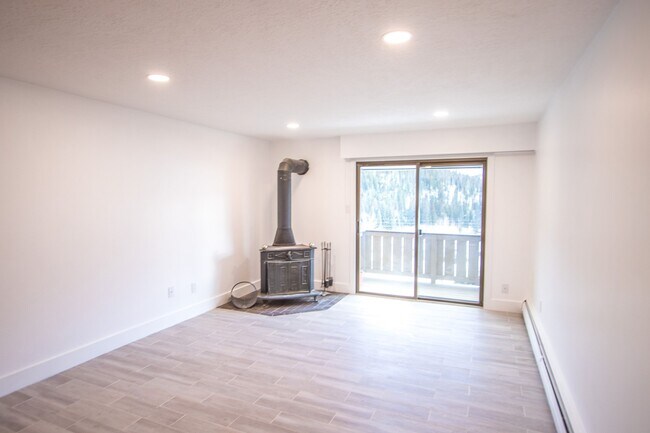 Foto del edificio - Dillon Valley West Condo-Beautifully Remodeled 2 Bedroom/2 Bath Unit w/Clubhouse, Pool & Hot Tub