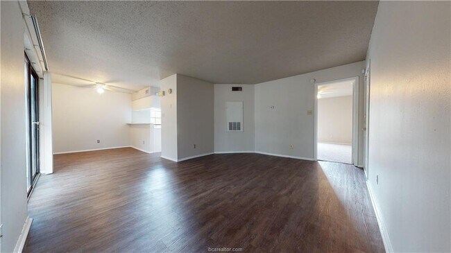 Building Photo - 1016 Autumn Cir
