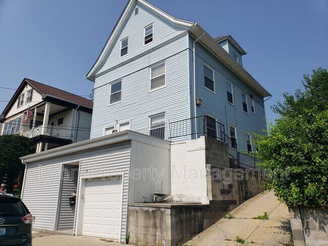 Foto del edificio - 107 Burgess Ave