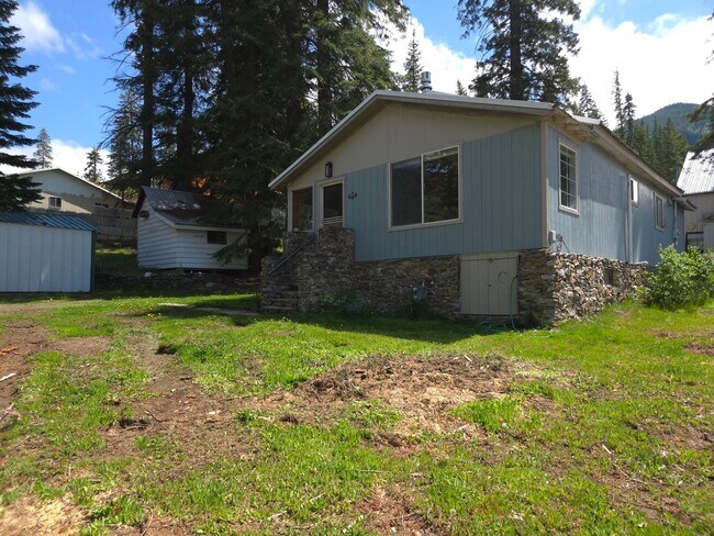 Building Photo - 2 Bed 1 Bath