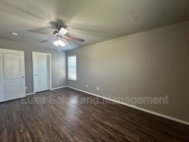 Building Photo - 8517 SW 50th St