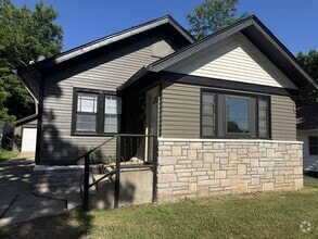Building Photo - 308 N Johnston Ave