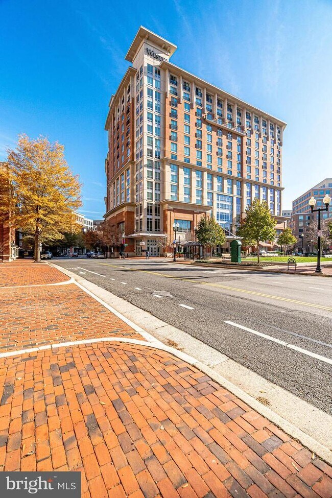 Building Photo - 2050 Jamieson Ave
