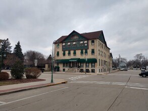 Building Photo - 204 W Main St