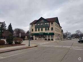 Building Photo - 204 W Main St
