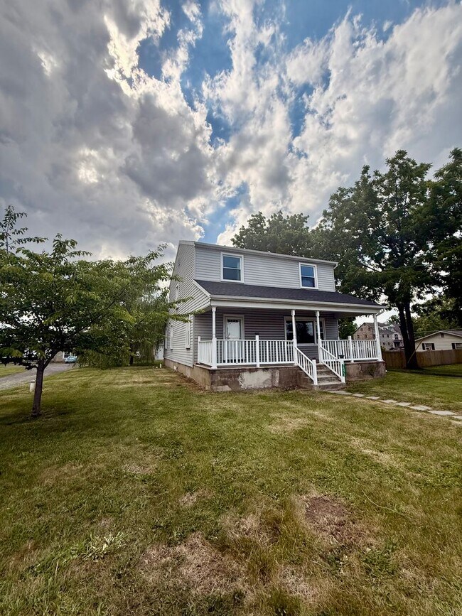 Foto del edificio - 3 Bedroom Home Available in Bath