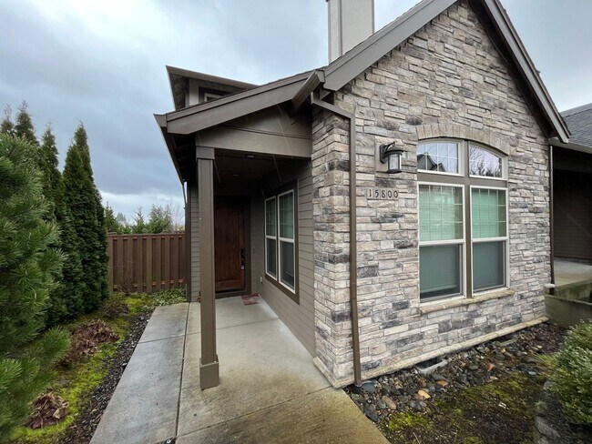Foto del edificio - 3 Bed 2.5 bath North Bethany Creek Townhom...