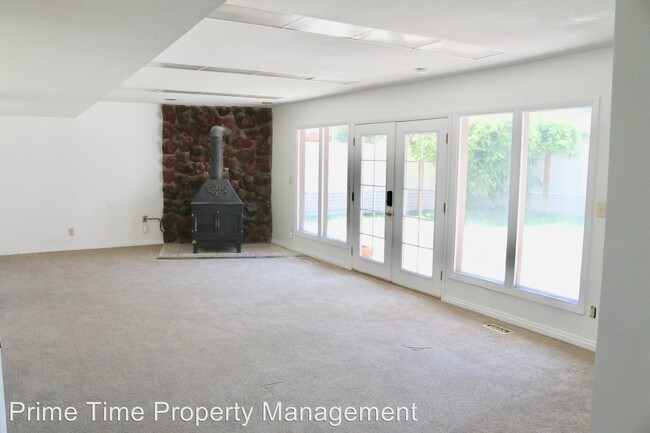 Building Photo - 385 W 800 S