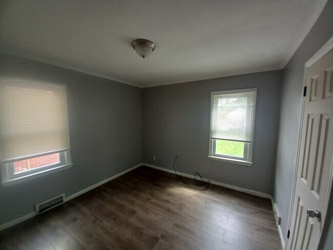 Building Photo - 18686 Fairport St