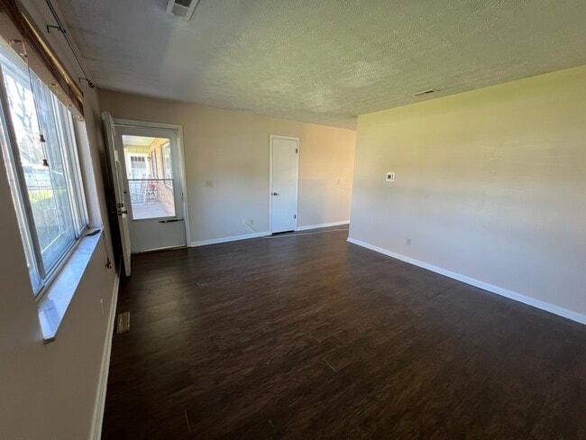 Building Photo - 157 Hickory Ln