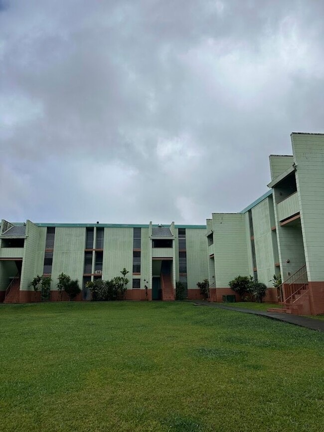Building Photo - Lalawai Hale 2 bedroom, 1 bath, 1 uncovere...
