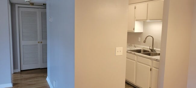 Building Photo - 420 Walton Ln