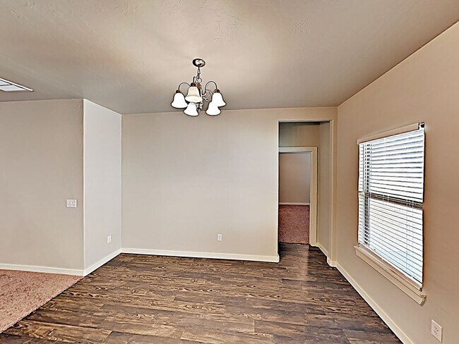 Foto del edificio - 1045 Creek Side Dr