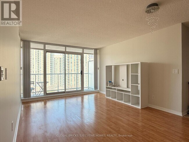 Photo du bâtiment - 5508 Yonge St