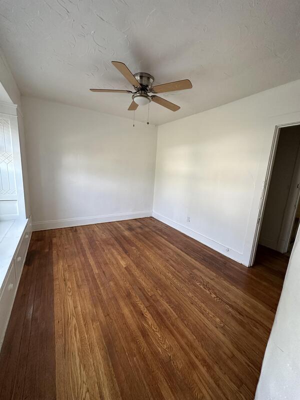 Foto del edificio - 9227 Adams Ave