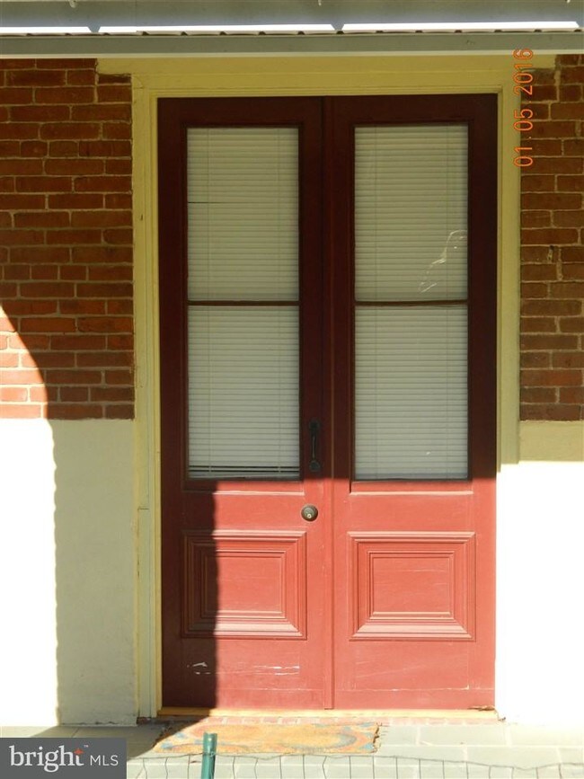 Building Photo - 132 E Middle St