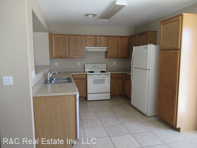 Building Photo - 4 br, 2 bath House - 95 W. Santa Gertrudis...