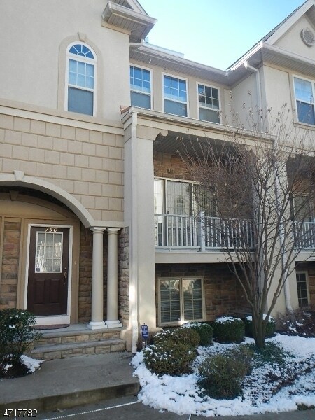 Primary Photo - 750 Green Ln