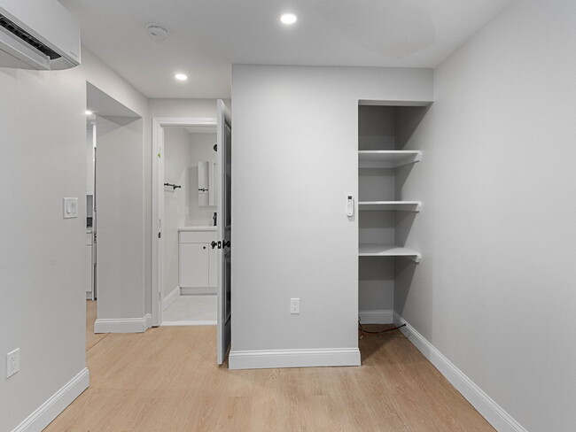 Building Photo - 9 Garden Ct