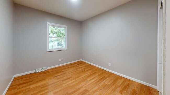 Foto del edificio - 1694 Manchester Rd