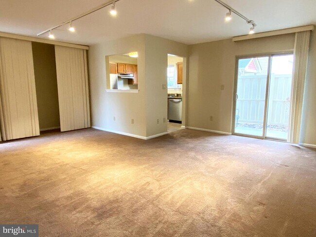 Building Photo - 407 Steeplechase Ct