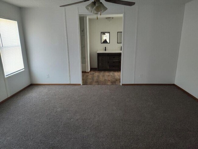 Foto del edificio - 702 W Nelson St