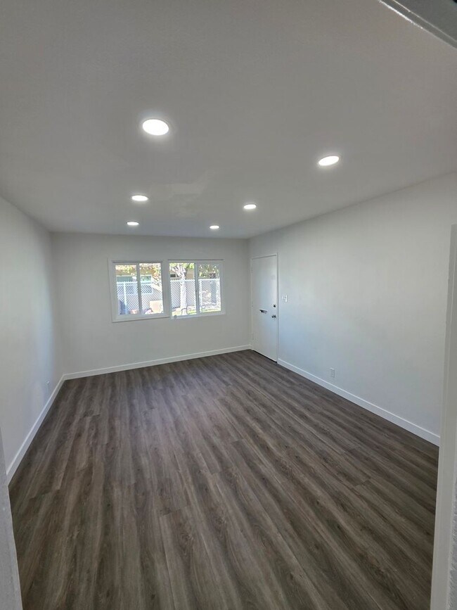 Foto del edificio - 605 N Sabina St
