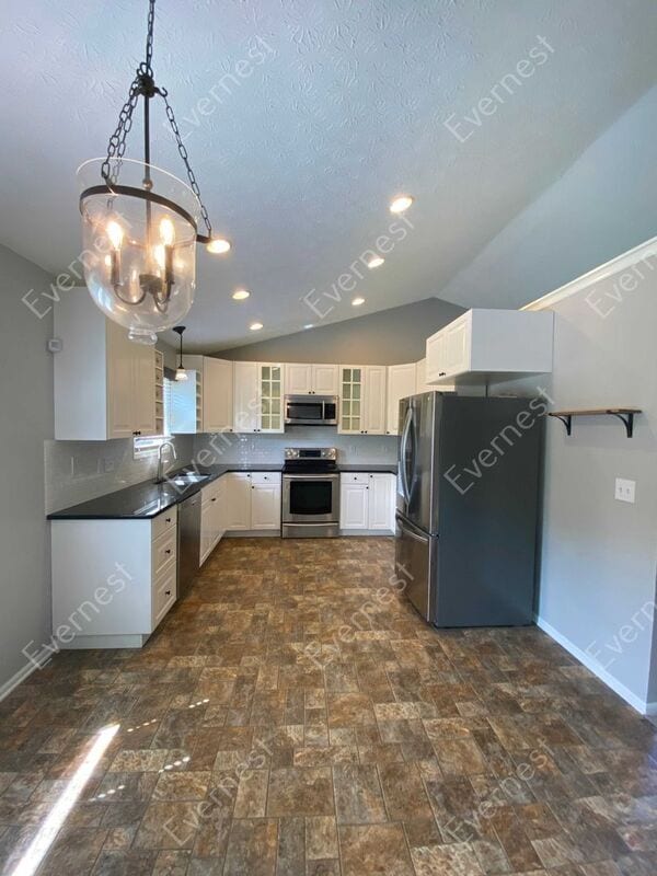 Building Photo - 30 Spicewood Ln