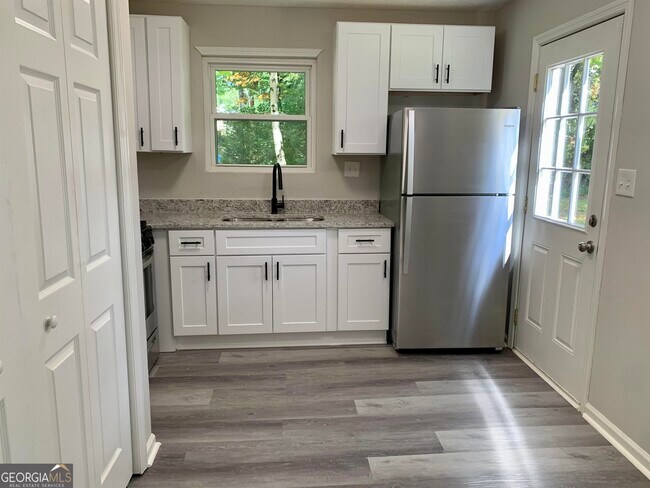 Building Photo - 6609 Selman Dr