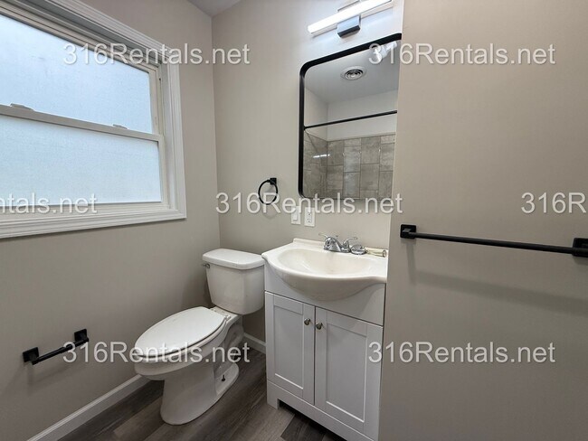 Building Photo - $1200 - NEWLY REMODELED 4 bedroom / 1 bathroom - Single Family Home